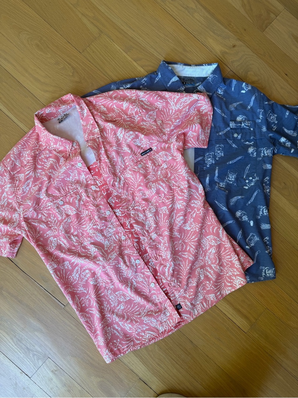 2 Salt Life Men's Pink Floral Short-Sleeve Button-Down Shirts